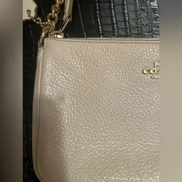 Coach Large Wristlet 19 purse - Picture 4 of 6